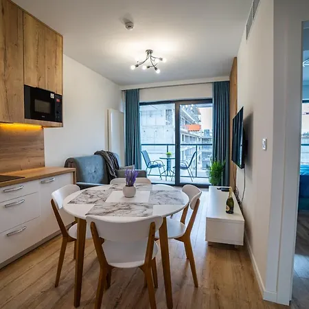 アパート Shellter - Day